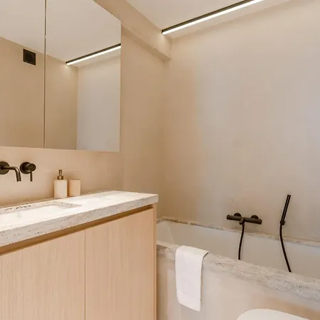 Huswell - Luxury With Parking In *