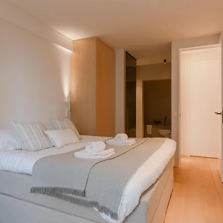 Huswell - Luxury With Parking In