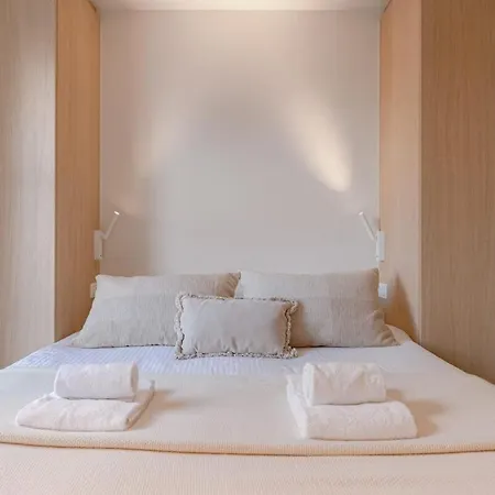 Huswell - Luxury With Parking In *