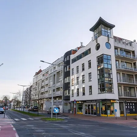 Huswell - Luxury With Parking In Lägenhet Knokke-Heist