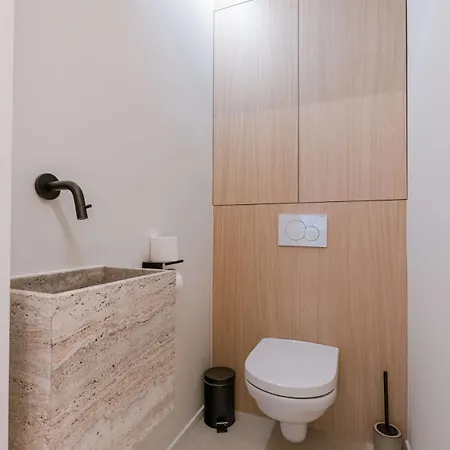 Huswell - Luxury With Parking In